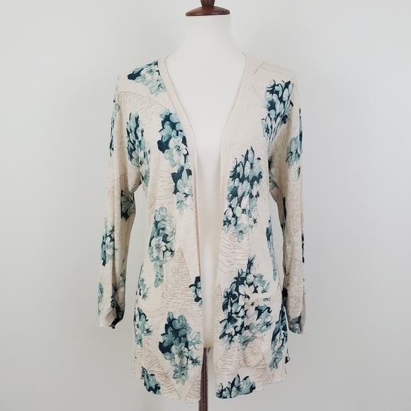 Anthropologie Sweaters - Anthro Guinevere Dwarf Quince Floral Cardigan